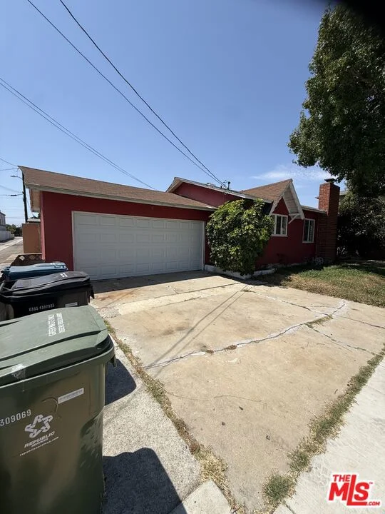 Photo 2 of 14711 Grevillea Avenue