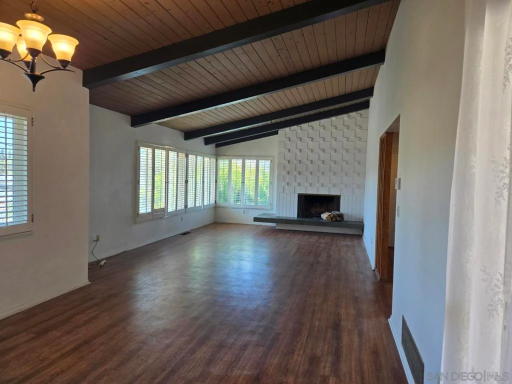 Interior 4