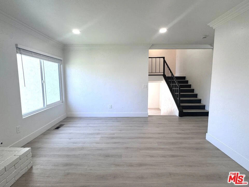 Interior 4