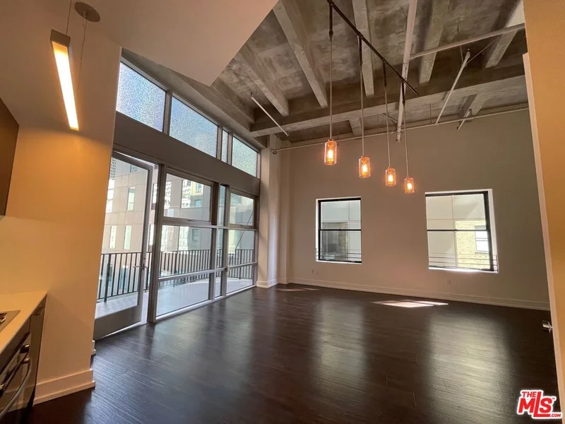 727 W 7th Street 1115