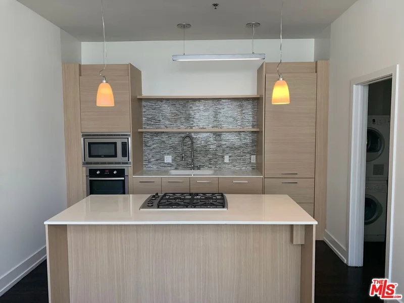 727 W 7th Street 1304 -PH3