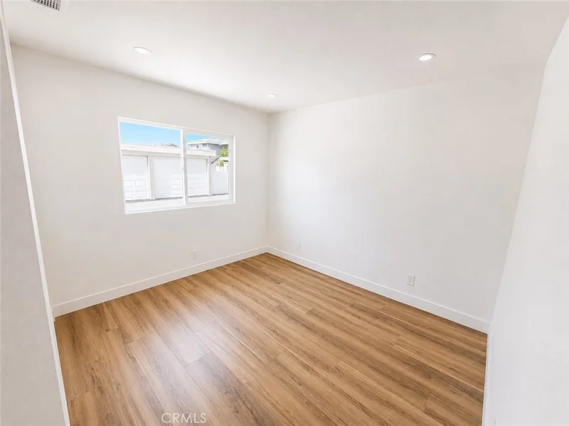 1040 El Camino E photo 2