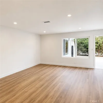 1040 El Camino B photo 2