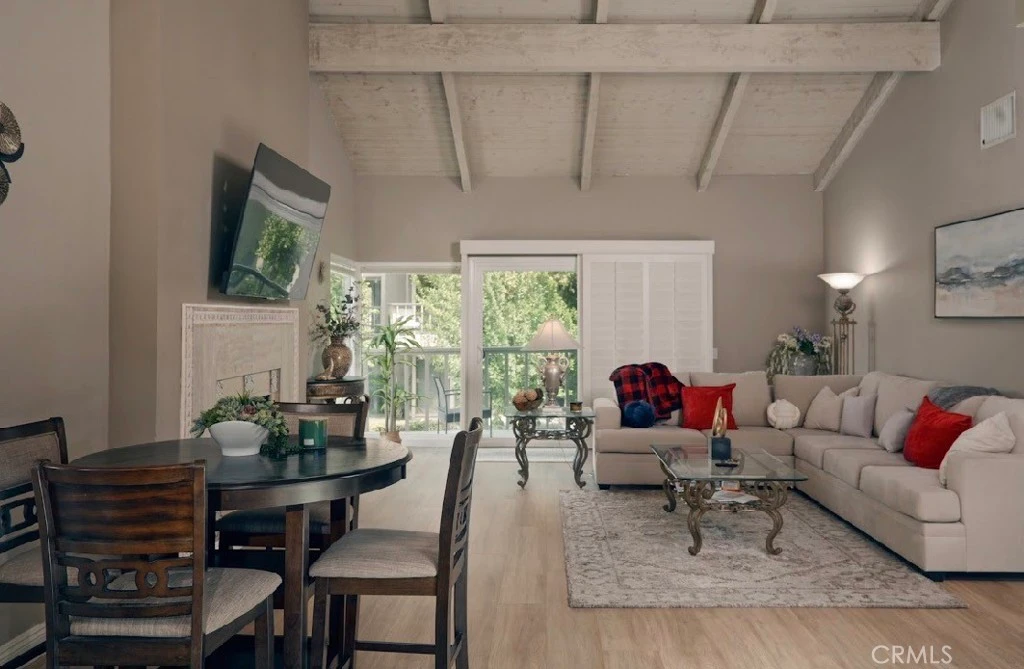 Interior 4