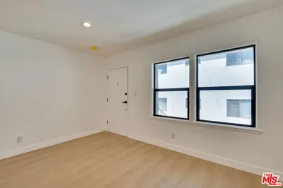 926 N Spaulding Avenue 8