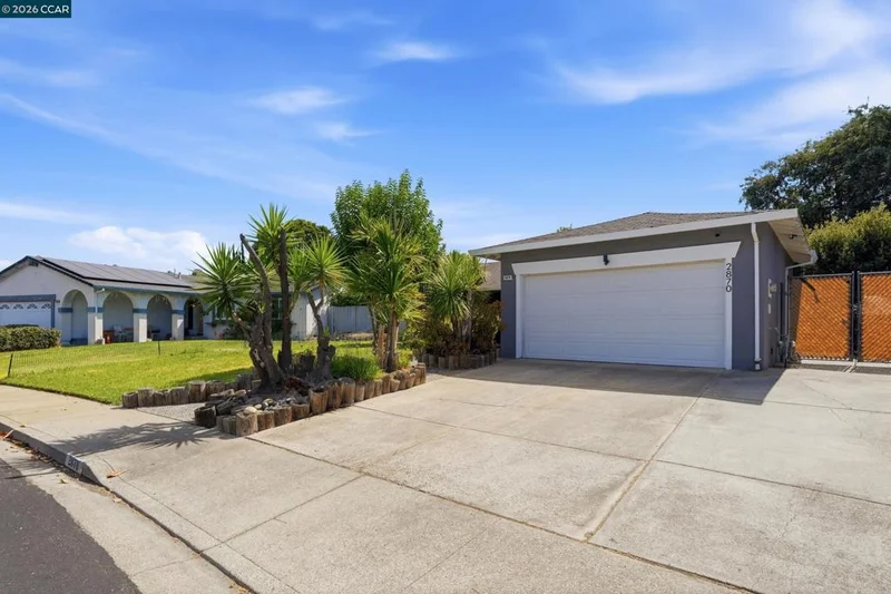 2870 Seville Cir photo 2