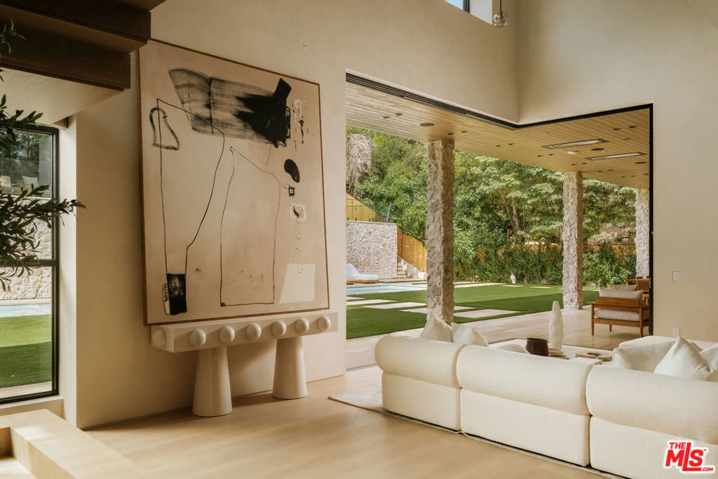 Interior 4