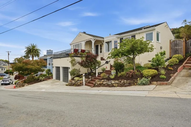 Photo 2 of 4024 Bayview Avenue