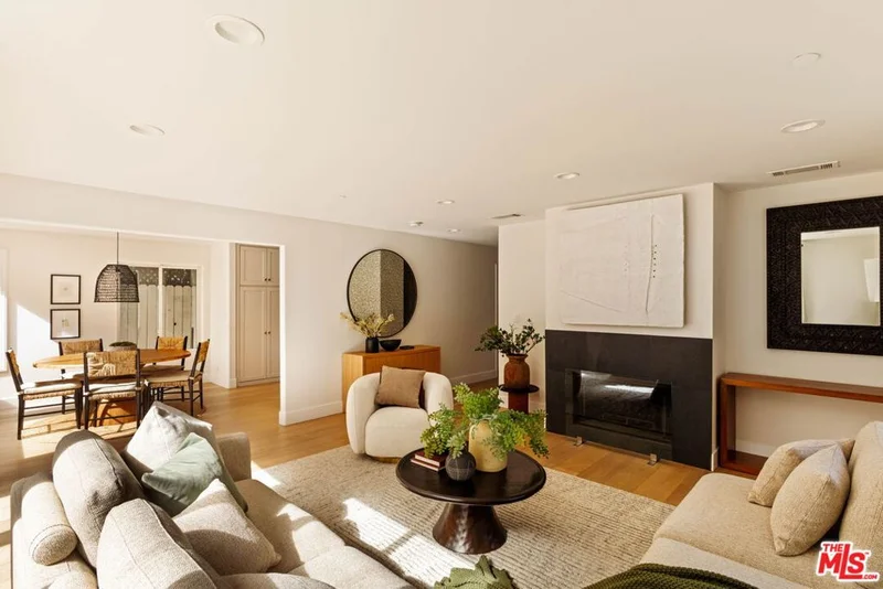 825 Huntley photo 2