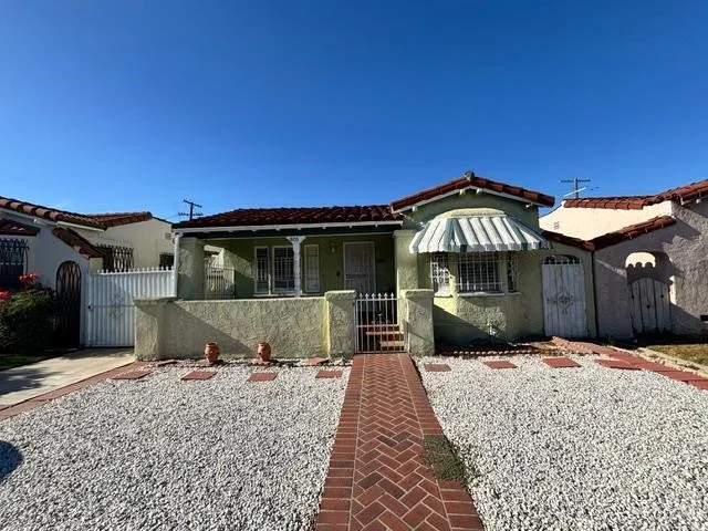 805 W 104th