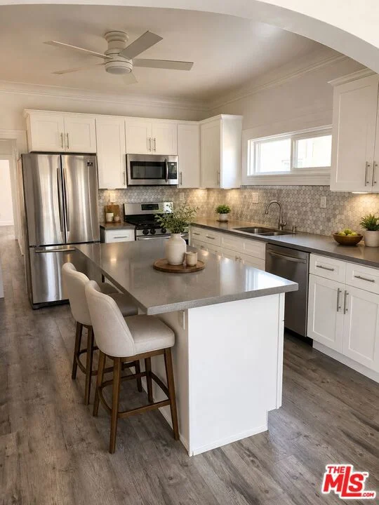 2315 1/2 Lucerne Avenue 1 photo 2
