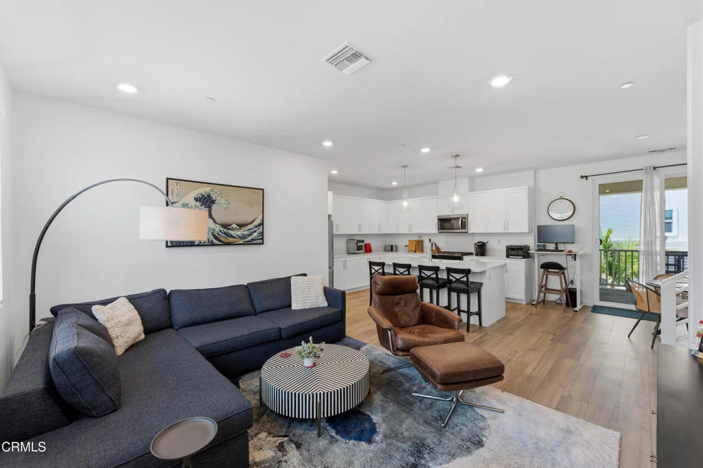 Interior 4