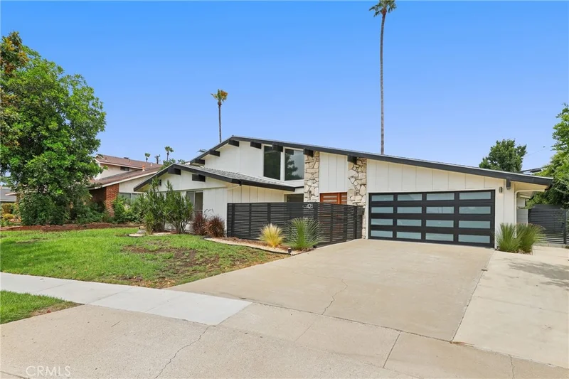 Photo 2 of 421 Larry Lane