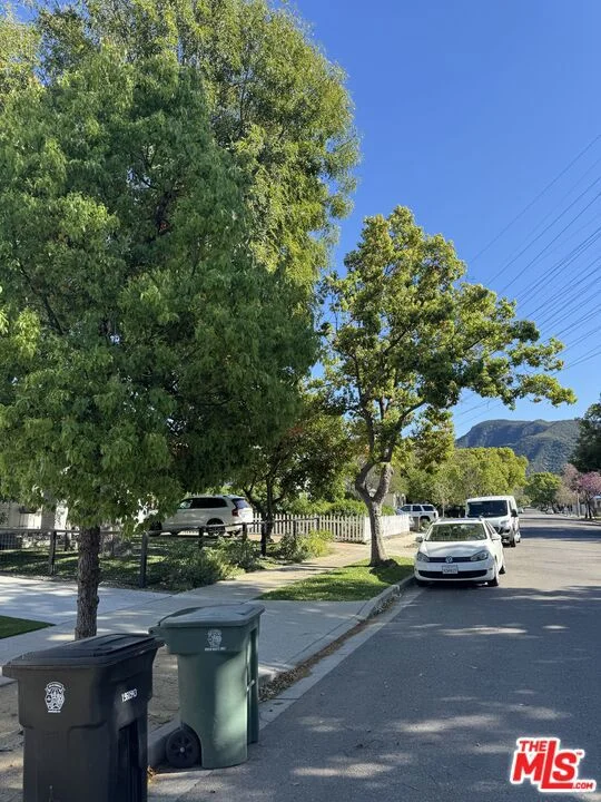 446 N California Street photo 2