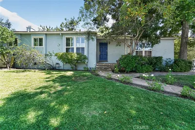 2201 E Glenoaks