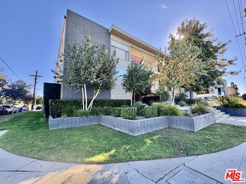 7524 Sepulveda Boulevard 203
