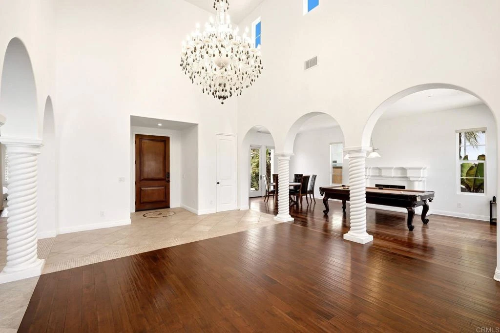 Interior 4