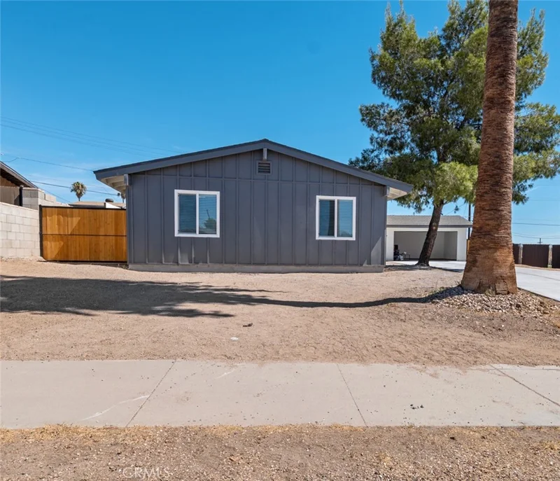 Photo 2 of 1213 E Virginia Way
