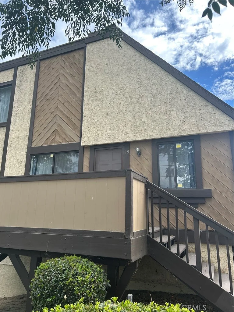 11300 Foothill Boulevard 19