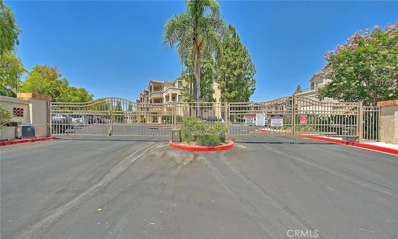 1020 Vista Del Cerro 305
