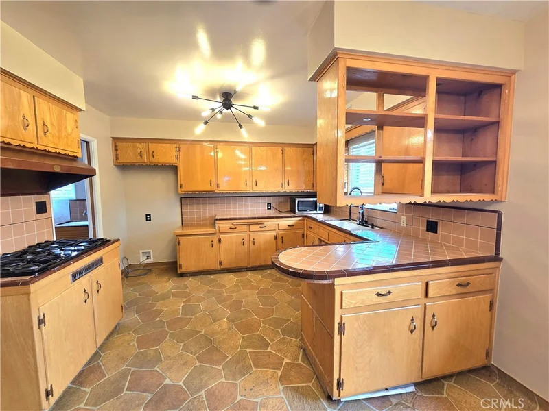 932 W Granada Court