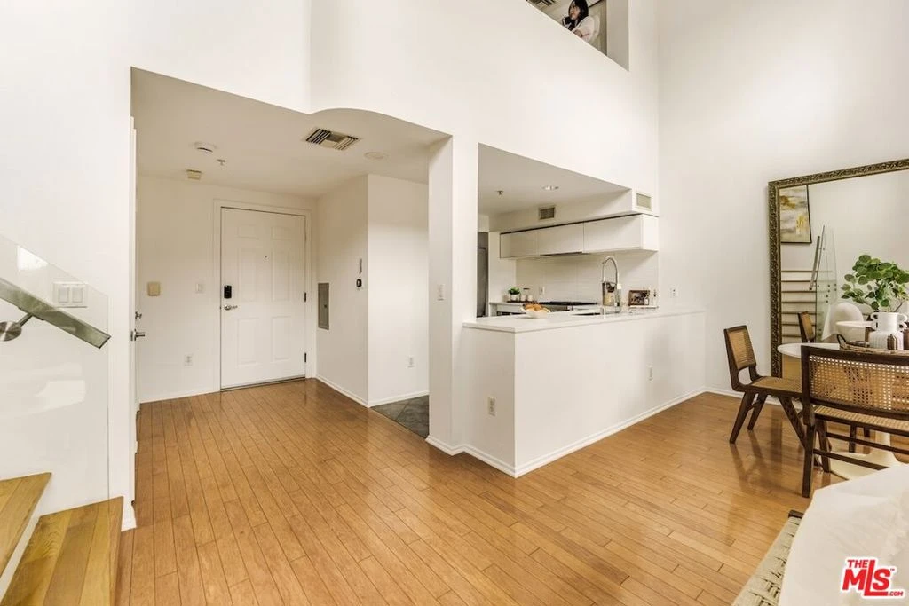 Interior 4