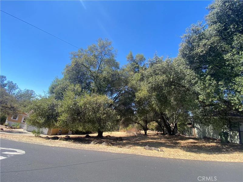 Photo 2 of 18625 Oak Grove