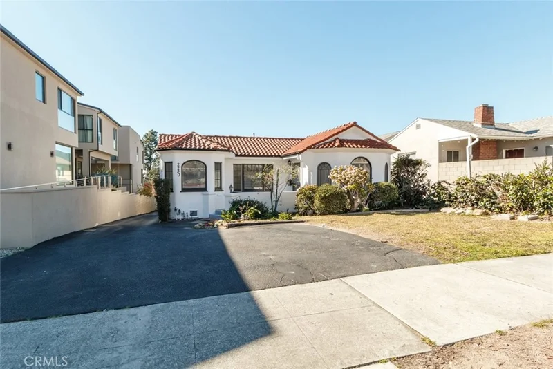 2230 Montrose Avenue A photo 2