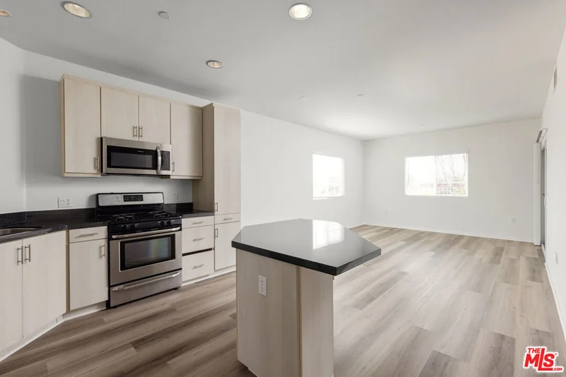 1408 W WASHINGTON Boulevard 206