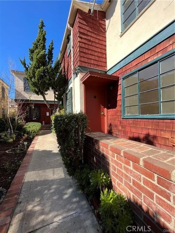 443 S Doheny photo 2