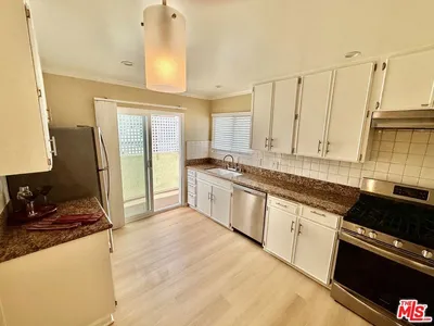 1536 Harvard Street 6 photo 2