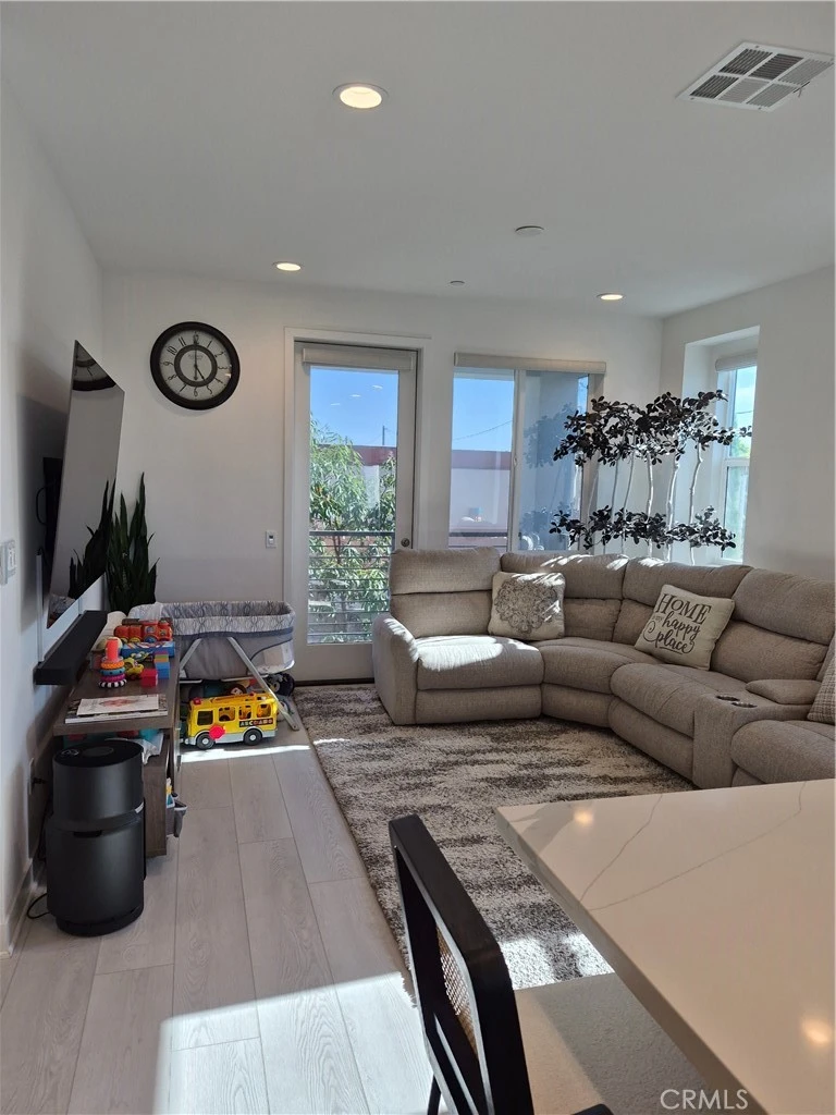 Interior 4