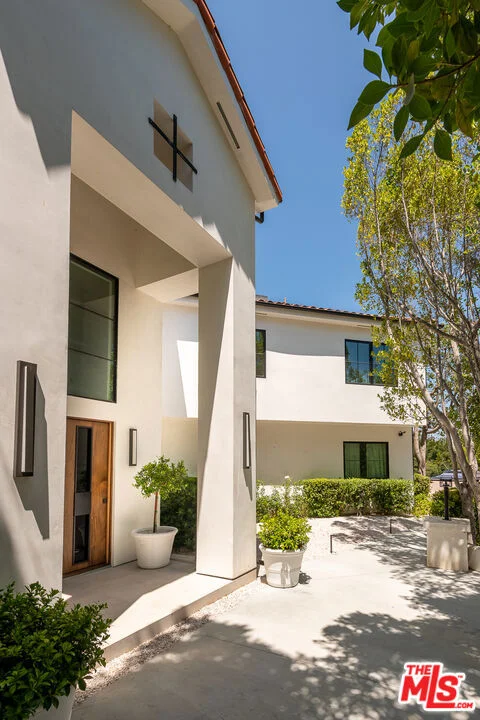 5192 Parkway Calabasas photo 2