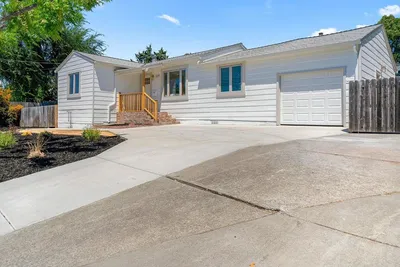 2271 Hemlock Avenue photo 2