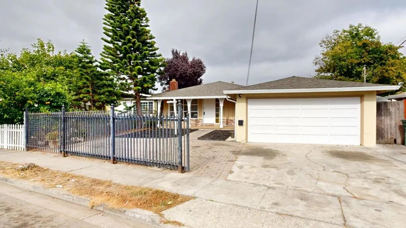 Photo 2 of 2543 Hazelwood Way