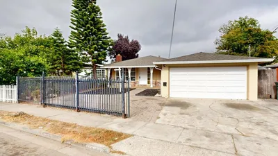 2543 Hazelwood Way photo 2
