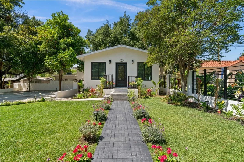2427 N Verdugo