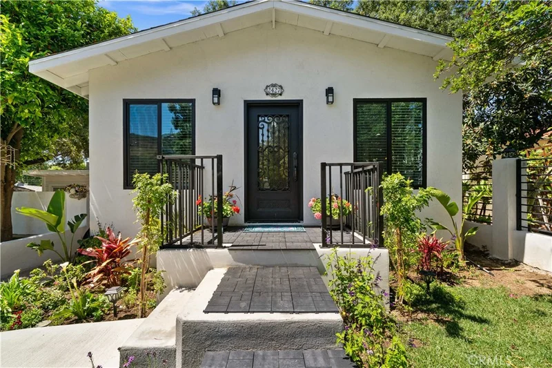 2427 N Verdugo photo 2