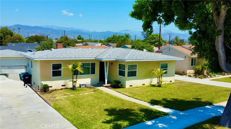 Photo 2 of 205 E Cypress