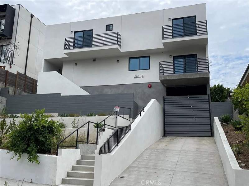 565 N Mariposa B