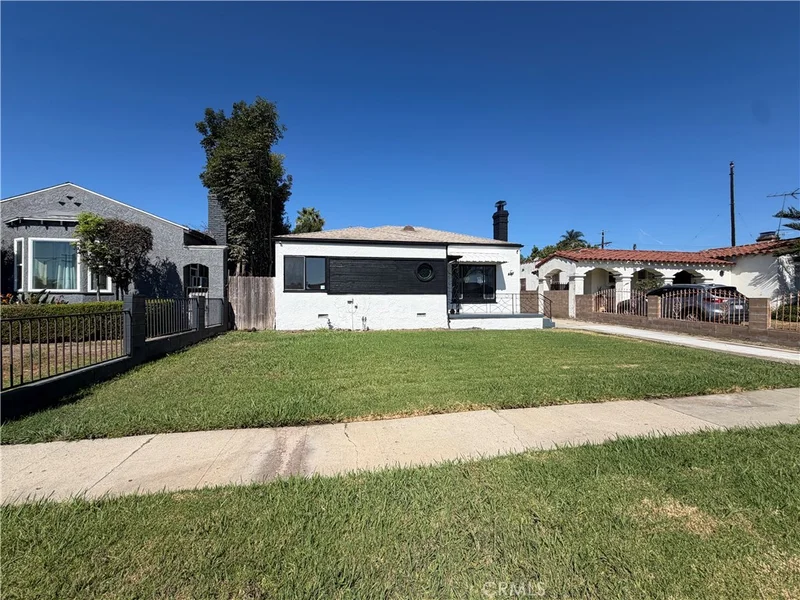 Photo 2 of 9471 La Salle Avenue