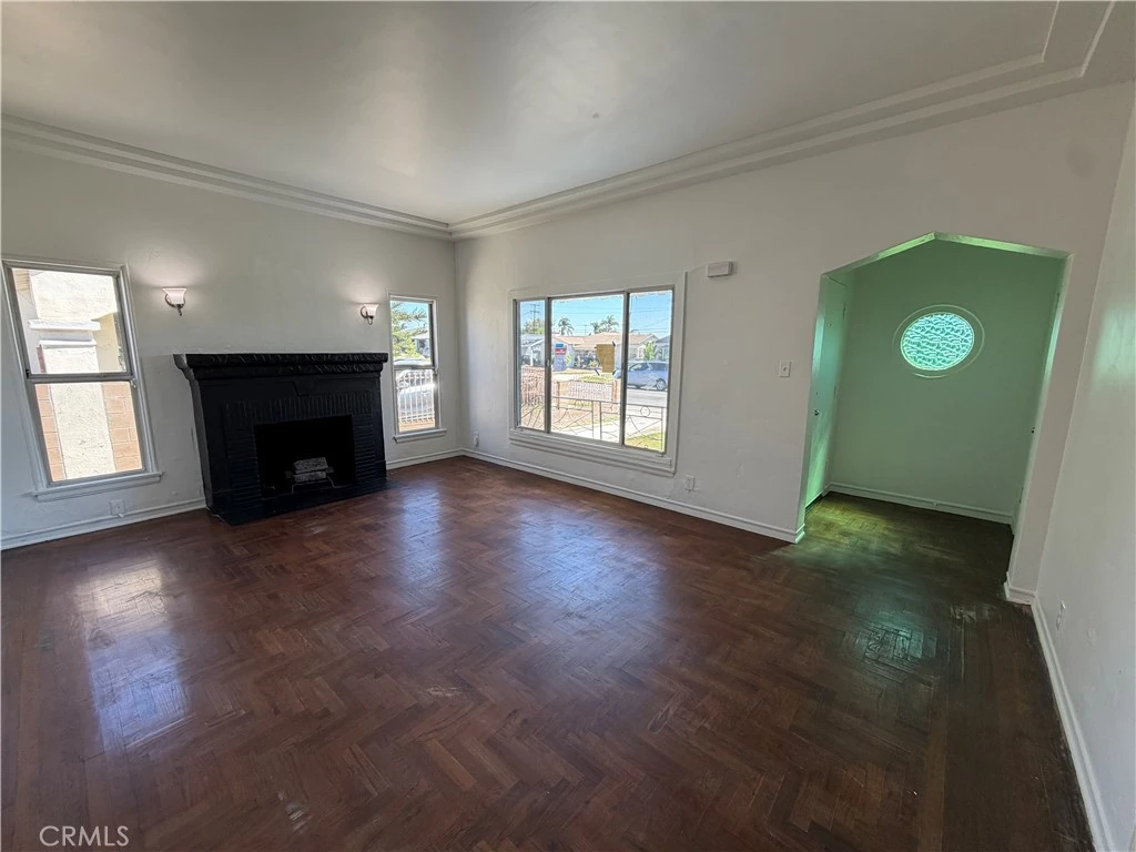 Interior 4