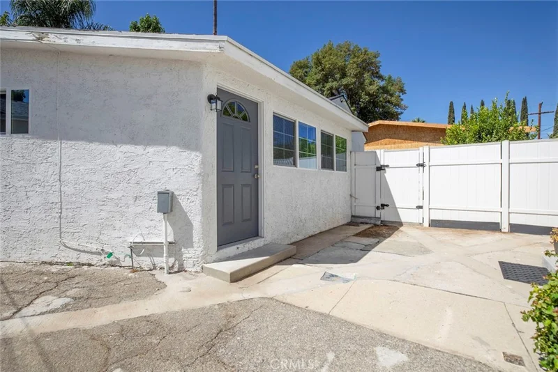 18413 1/2 Erwin Street