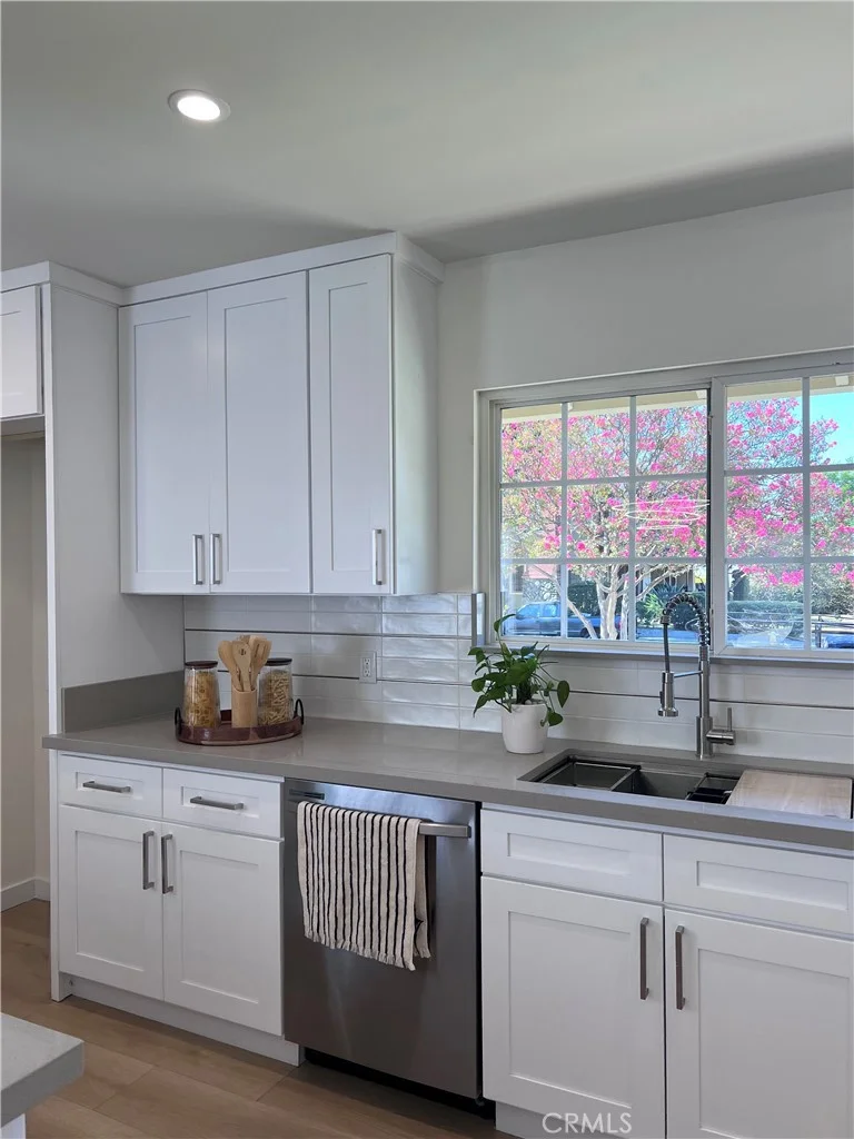 Photo 2 of 285 E Mckinley Avenue