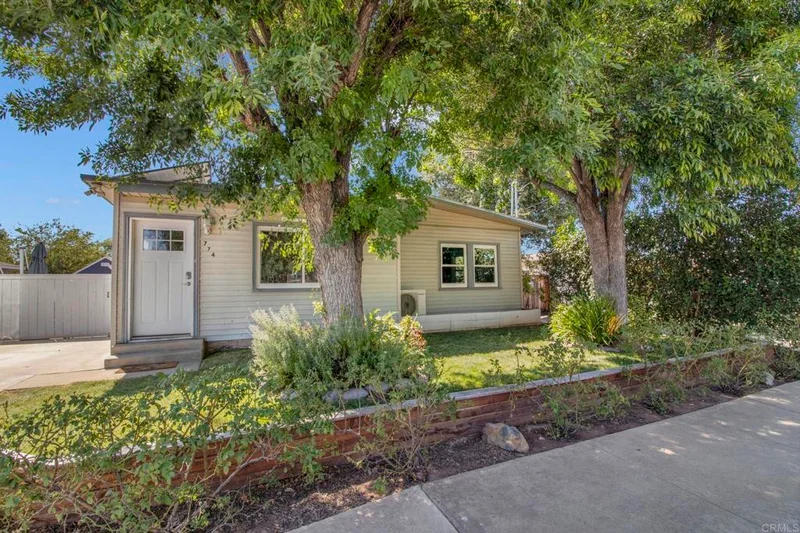 Photo 2 of 774 Oro Street