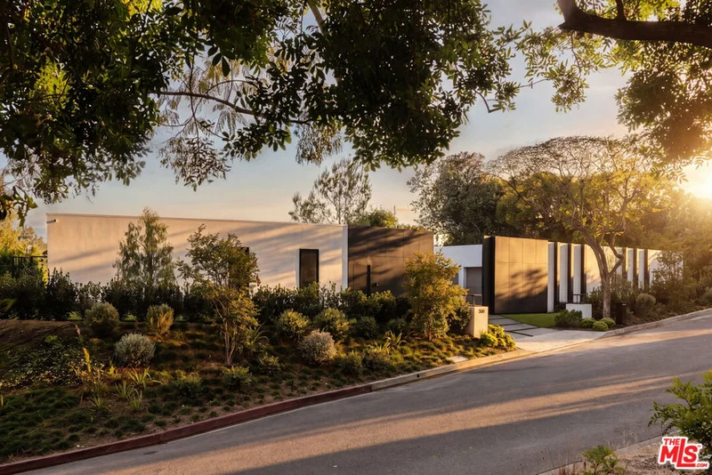 Photo 2 of 500 Chalette Drive