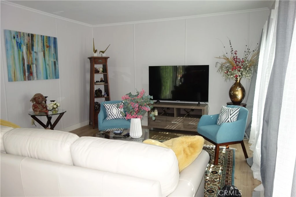 Interior 4
