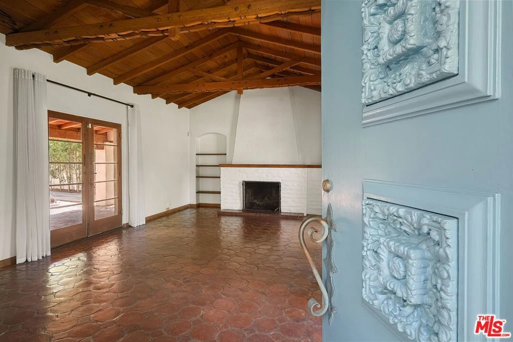 Interior 1