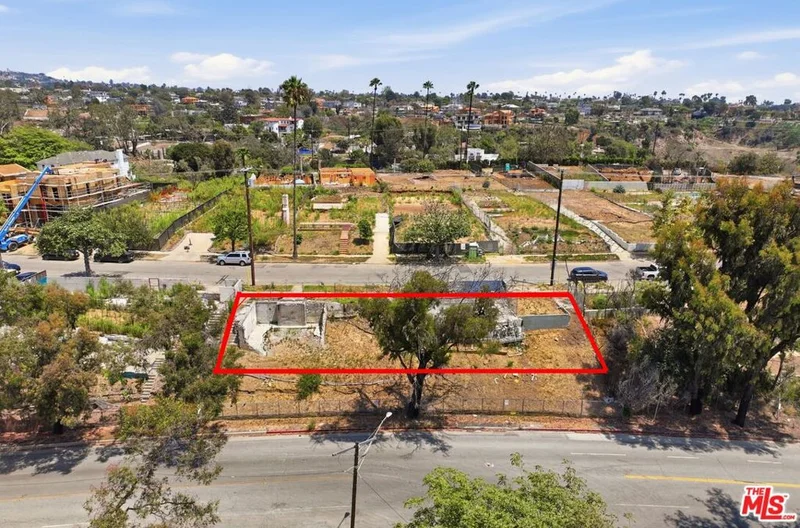 Photo 2 of 545 N Las Casas Avenue