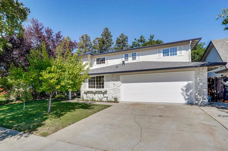 Photo 2 of 1634 Jamestown Drive